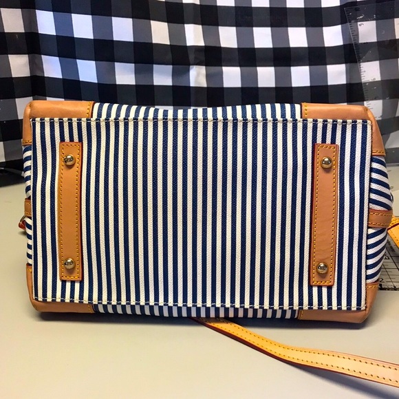 MWOT Dooney and Burke purse - Picture 4 of 15